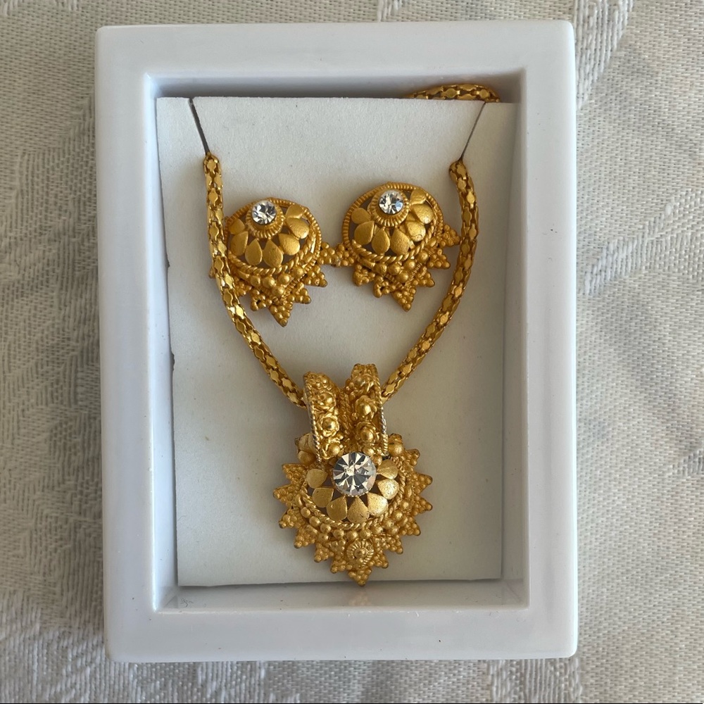 Costume jewelry necklace and earring set